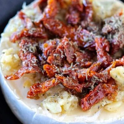 Baked Brie With Sun-Dried Tomatoes And