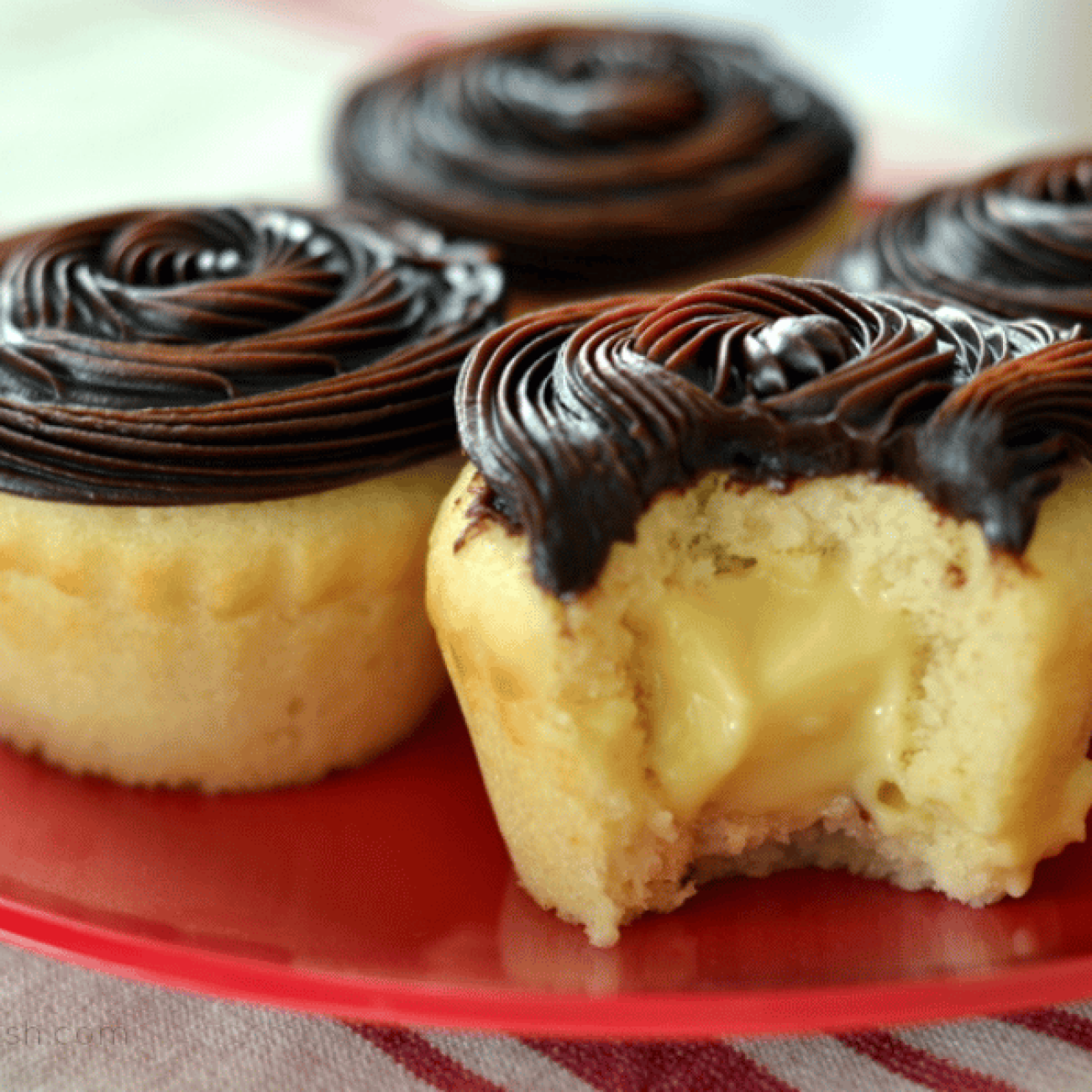 Boston Cream Cupcakes With Chocolate