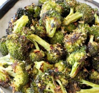 Broccoli With Lemon-Garlic Crumbs