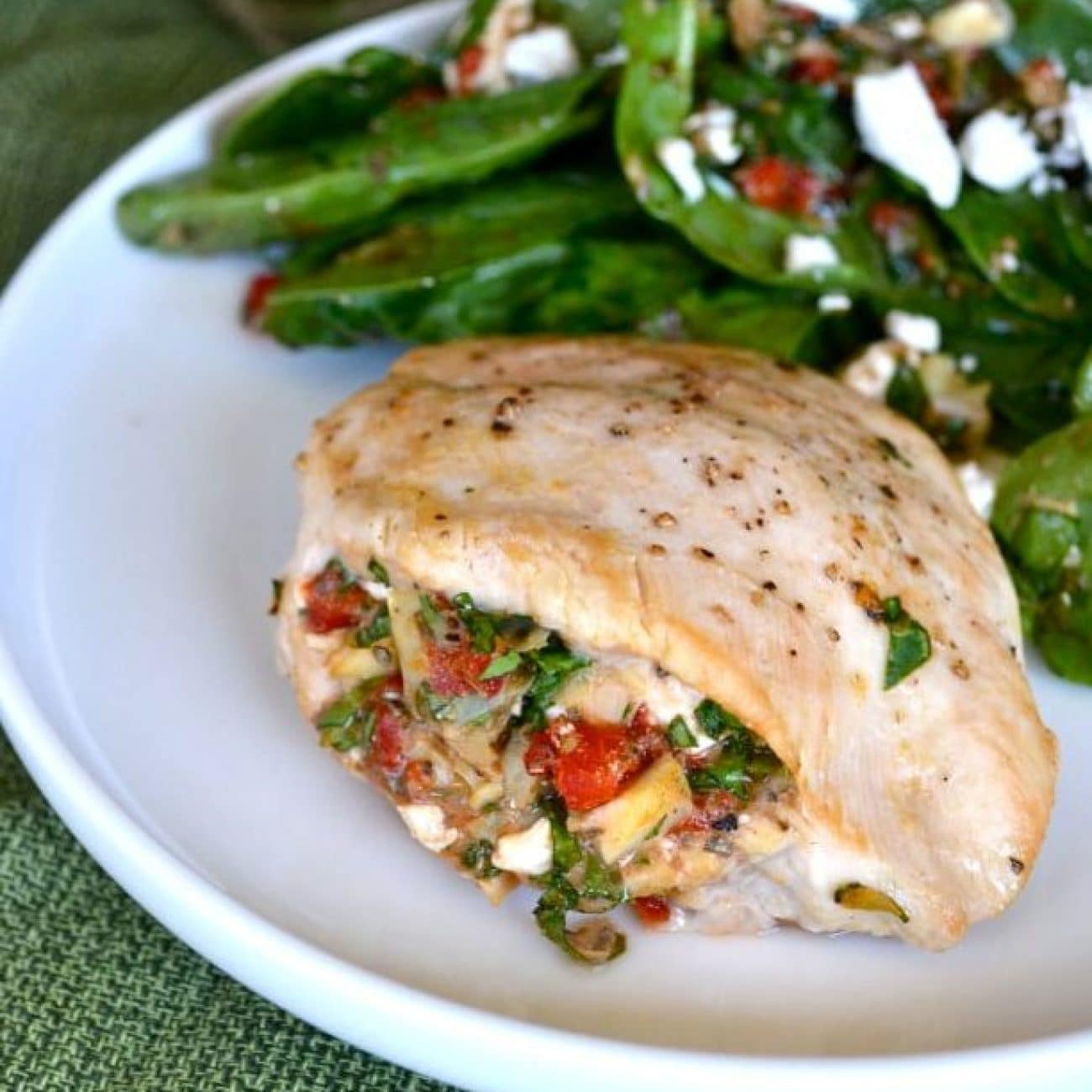 Cheddar-Stuffed Chicken Breast with Spinach – A Flavorful Delight