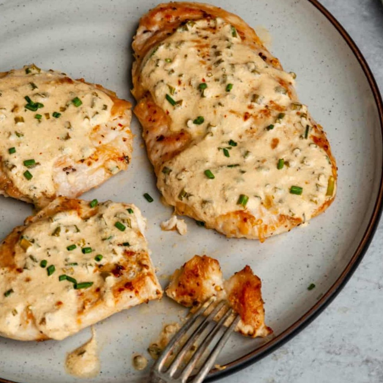 Chicken Breasts With Wine And Cream
