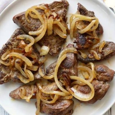 Chicken Livers W/Caramelized Onion And