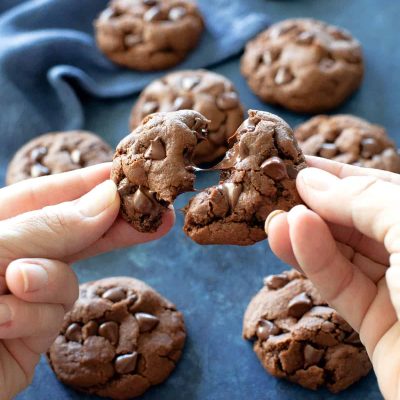 Chocolate Cookies With Creamy Peanut