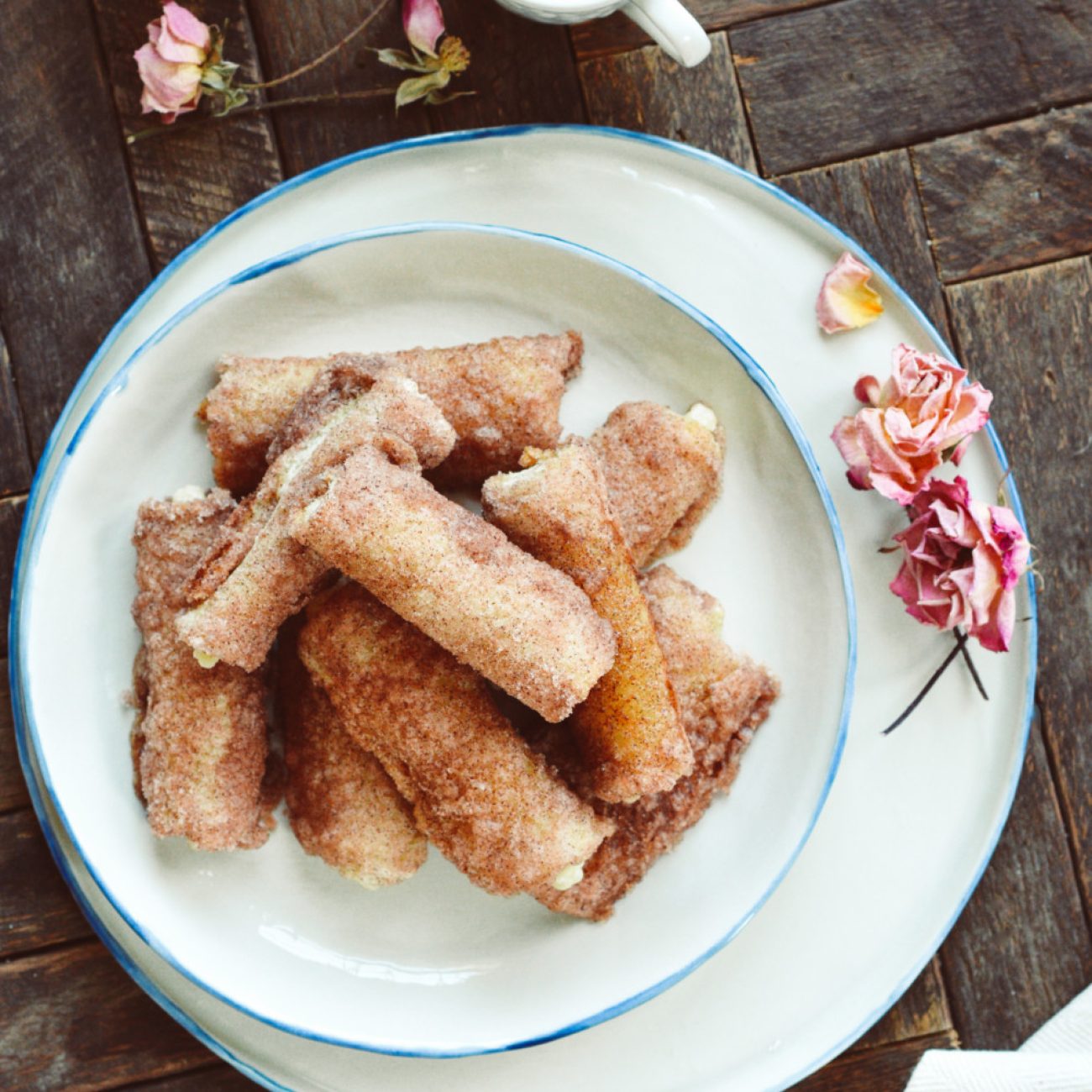 Cinnamon Cream Cheese Roll Ups