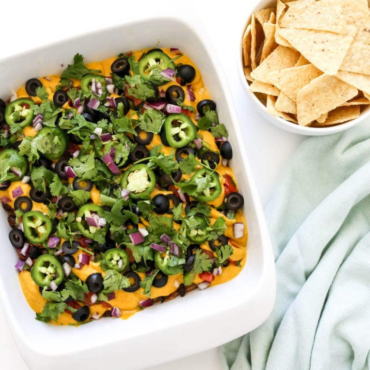 Creamy Sour Cream Taco Dip Recipe: A Crowd-Pleasing Appetizer