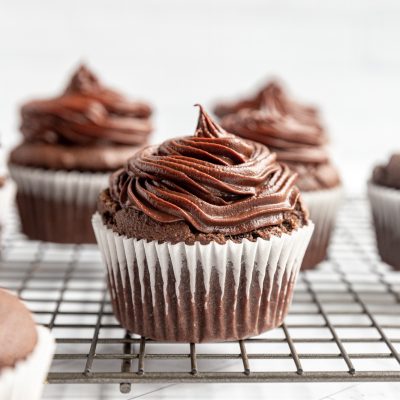 Delicious Vegan Chocolate Cupcakes: Dairy-Free Delight