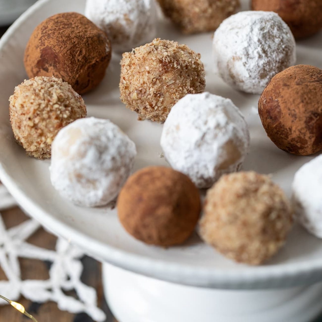 Easy No-Bake Vanilla Rum Balls Recipe