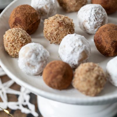 Easy No-Bake Vanilla Rum Balls Recipe