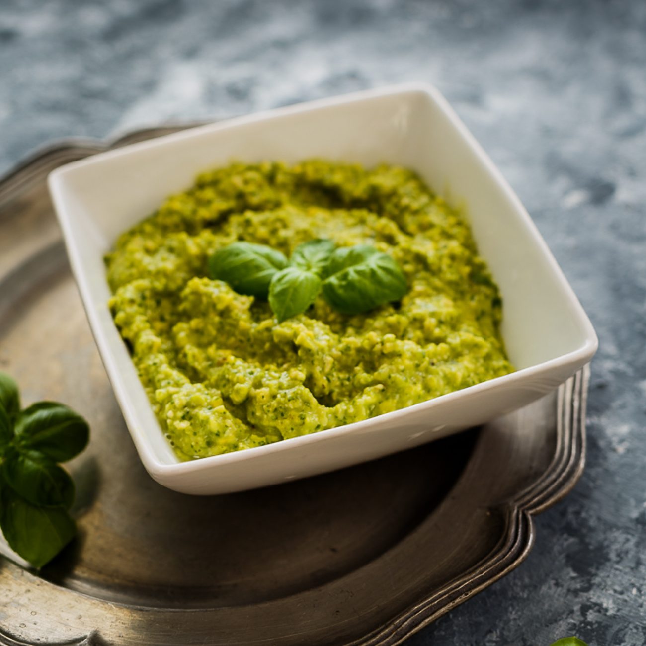 Easy Pesto Guacamole