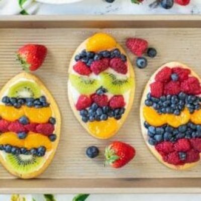 Fruit-Topped Sugar Cookie Dessert Pizza: A Colorful Treat