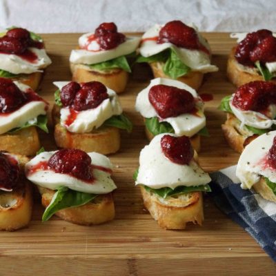 Mozzarella Crostini