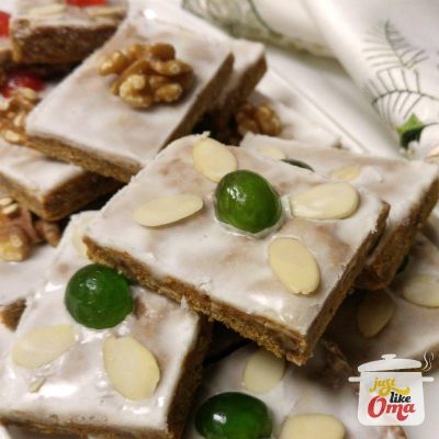 Omas Gingerbread House