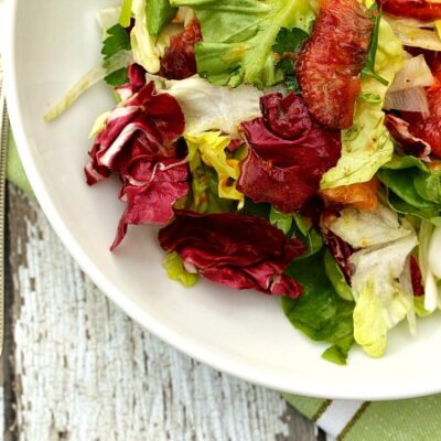 Refreshing Spinach and Blood Orange Salad with Crunchy Macadamia Nuts