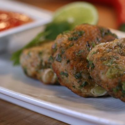 Spicy Thai Red Curry Crab Cakes with Chili Dipping Sauce