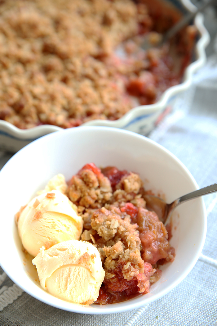 Ultimate Strawberry Rhubarb Crumble Pie Recipe