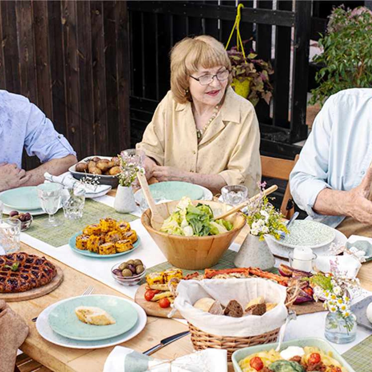Ar Mother In Law Family Dinners 2X1 Bd1C93Fdfdd446C4989Bd8541A38E4Bc